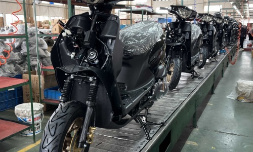 GR-150T-53 Motorcycle Assembly in Progress