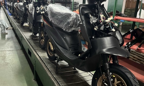 GR-125T-6 Motorcycle Assembly in Progress