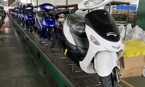 GR-50QT-4 Motorcycle Assembly in Progress